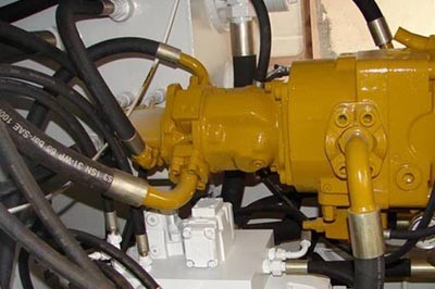 Замена гидравлических шлангов бетононасоса