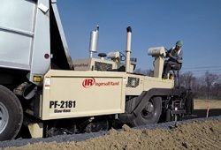 Ремонт колесного асфальтоукладчика Blaw-Knox PF-2181 Ремонт колесного асфальтоукладчика Blaw-Knox PF-2181