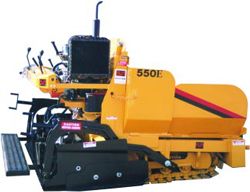 Ремонт гусеничного асфальтоукладчика MAULDIN 550E Ремонт гусеничного асфальтоукладчика MAULDIN 550E