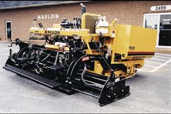 Ремонт гусеничного асфальтоукладчика MAULDIN 1500-C Ремонт гусеничного асфальтоукладчика MAULDIN 1500-C
