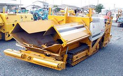 Ремонт гусеничного асфальтоукладчика MITSUBISHI MF41D Ремонт гусеничного асфальтоукладчика MITSUBISHI MF41D