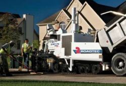 Ремонт гусеничного асфальтоукладчика Roadtec RP-175