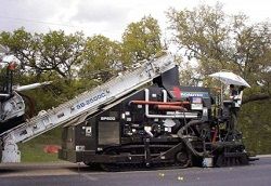 Ремонт гусеничного асфальтоукладчика Roadtec SP-200