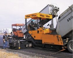 Ремонт гусеничного асфальтоукладчика ABG Titan 325