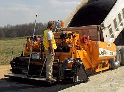 Ремонт гусеничного асфальтоукладчика LeeBoy 8510 Ремонт гусеничного асфальтоукладчика LeeBoy 8510